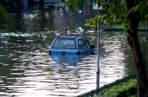 Hoog water straat Nederland